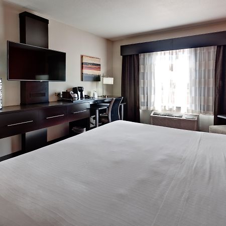 Holiday Inn Express Northwest Maize By Ihg Exterior photo