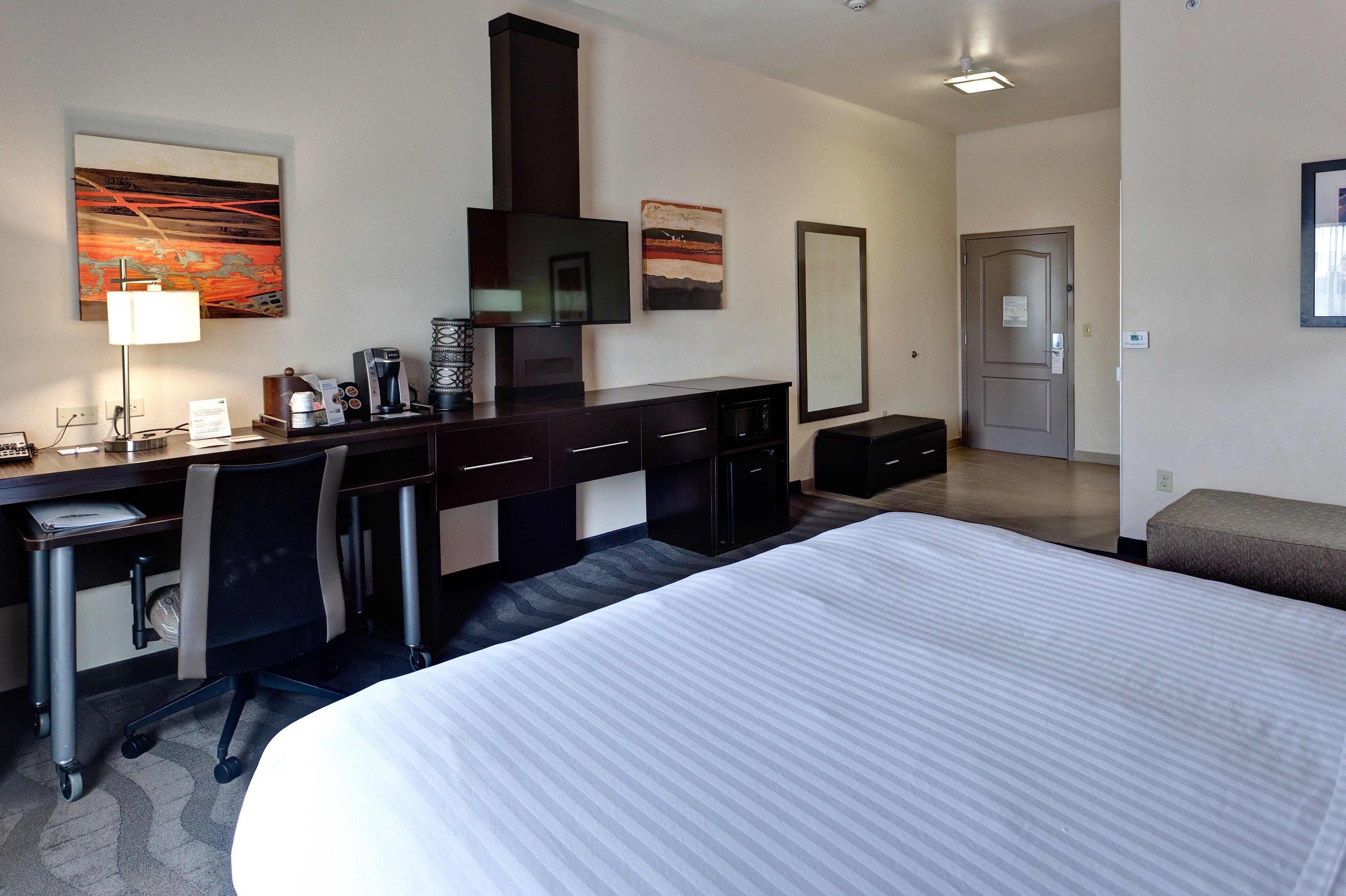 Holiday Inn Express Northwest Maize By Ihg Exterior photo