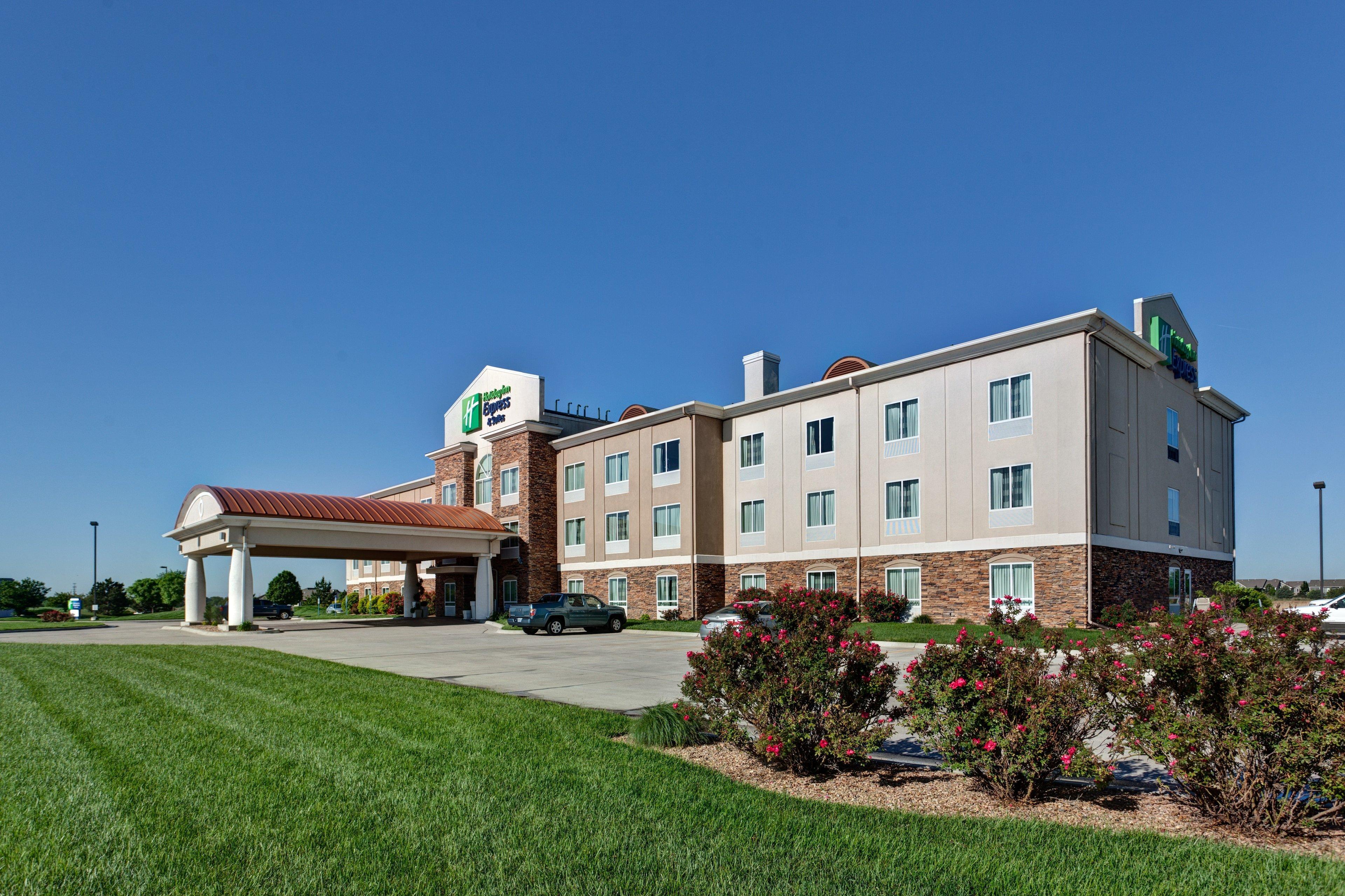 Holiday Inn Express Northwest Maize By Ihg Exterior photo